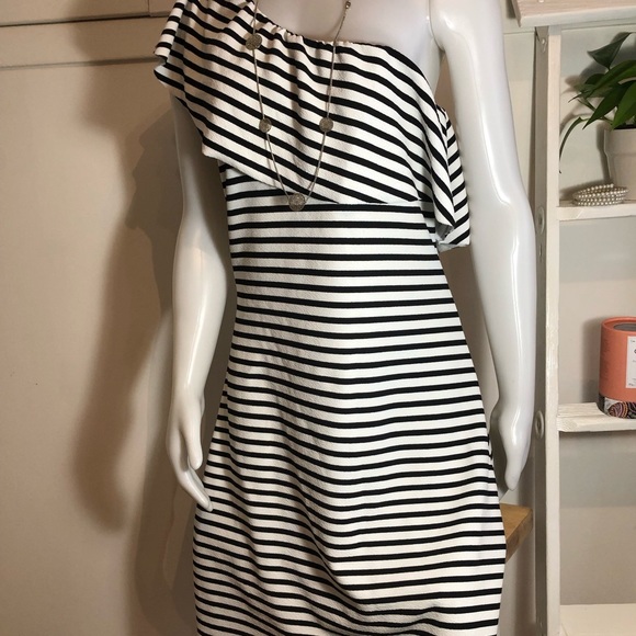 Belle robe pour le voyage ou l’été 🌷🌸❤️ - Picture 4 of 8